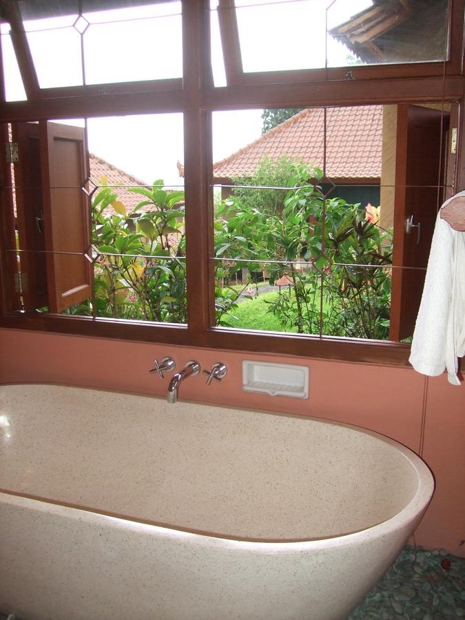 Strawberry Hill Hotel & Restaurant Bedugul  Exterior photo